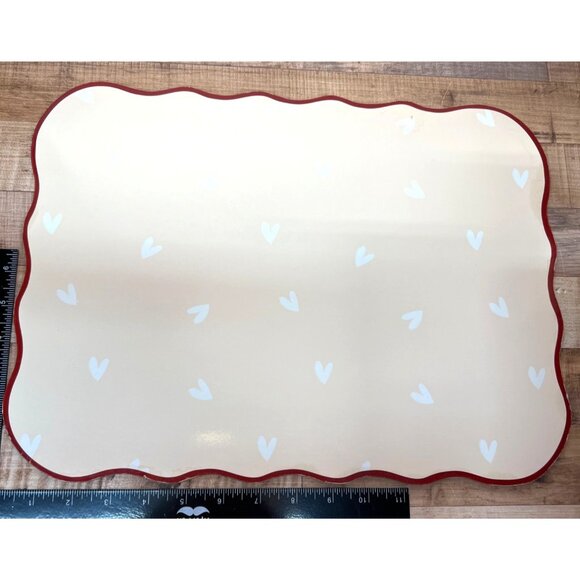 Decorative Heart Print Place Mat with Scalloped Red Border - Picture 1 of 2